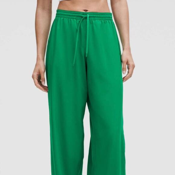 lululemon athletica Pants - Lululemon Court Rival Wide Leg Track Pant Size 8 Regular Raceway Green NWT